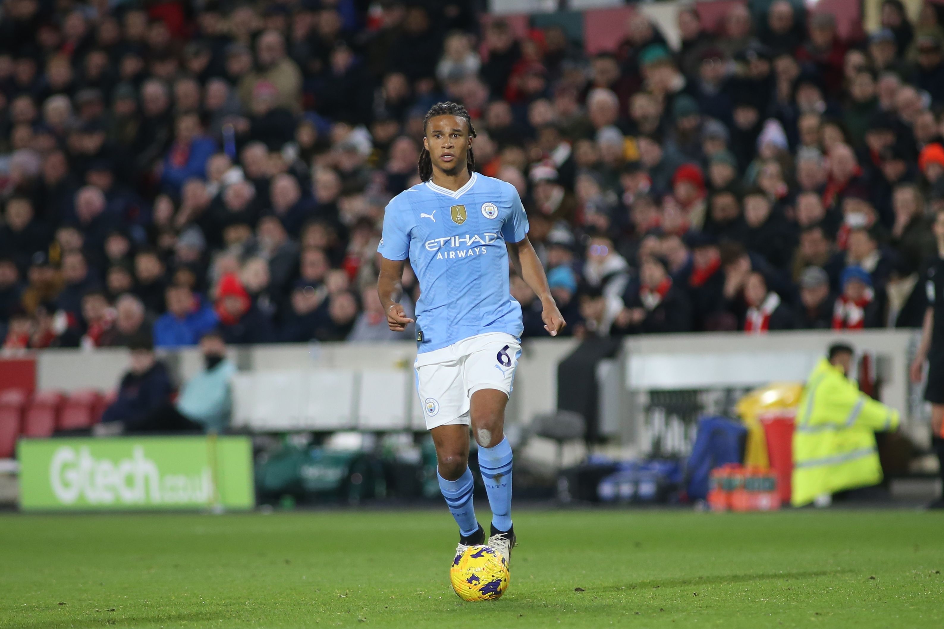 每体：德科非常看好阿克，但资金允许优先考虑巴斯托尼和范德芬